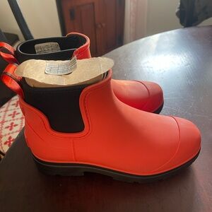 Uggs rain boots  women size 7 or eu 38